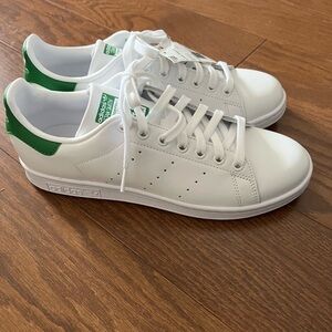 New with tags Adidas Stan Smith White and Green 8 men’s/7 woman’s